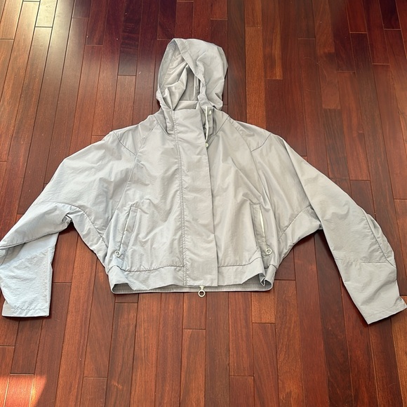 Fabletics Halle Cropped Hooded Jacket In Raincloud/Cool Mint - Picture 5 of 9